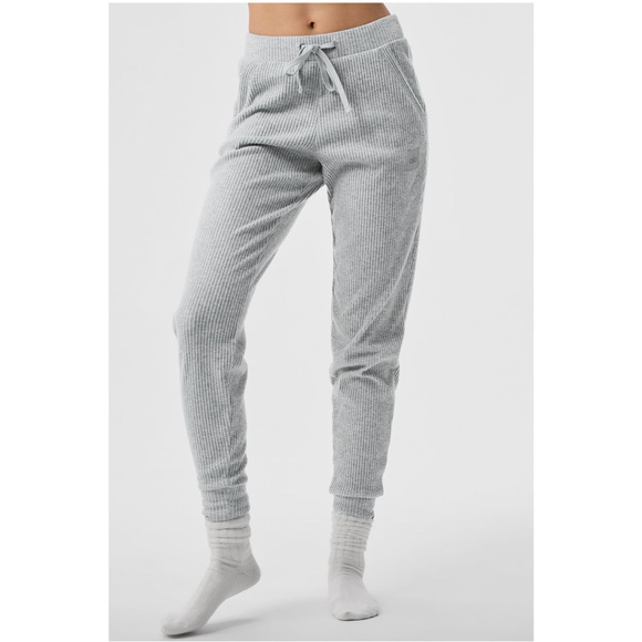 Alo Yoga Muse Sweatpants. - Picture 1 of 9